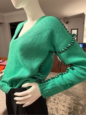 ETRO Amazing color V-neck sweater.